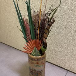 Decorative Chinese Design Vase With Fake Plants