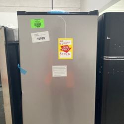 Frigidaire❄️ Mini Fridge ❄️ FFPAs UM HIZM