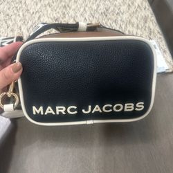 100% authentic Marc Jacob leather camara crossbody bag