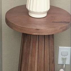 Mango wood pedestal end table