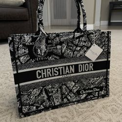BRAND NEW DESIGNER BAG