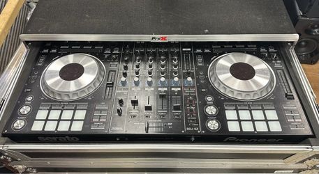 Pioneer DJ equipment DDJ-SZ is a 4-channel