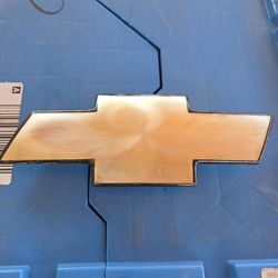 1999 thru 2002 chevy silverado grill emblem