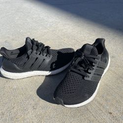 Ultra BOOST Size 8 Women