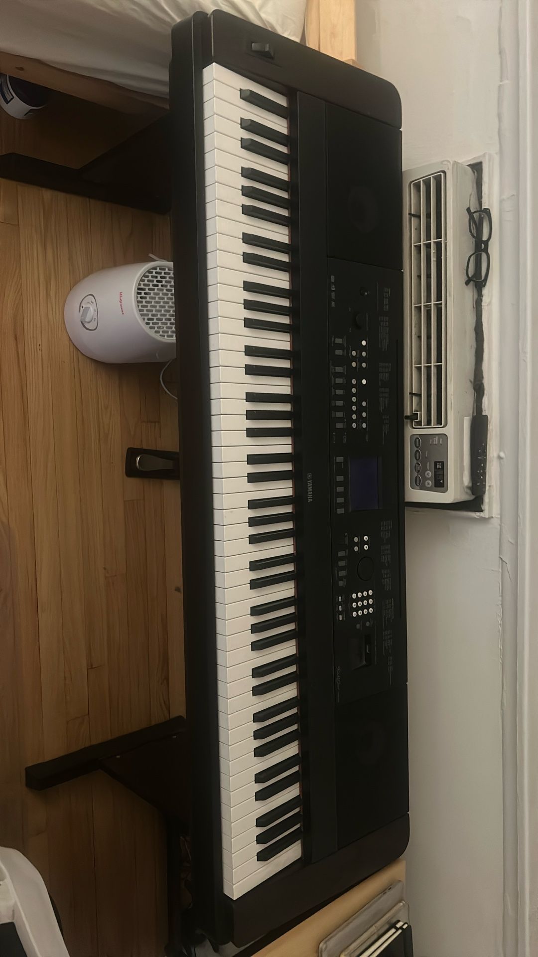 Full Size Yamaha Portable Grand DGX650 Keyboard