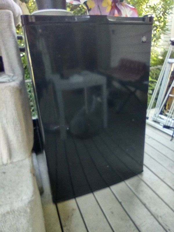 Mini Fridge 