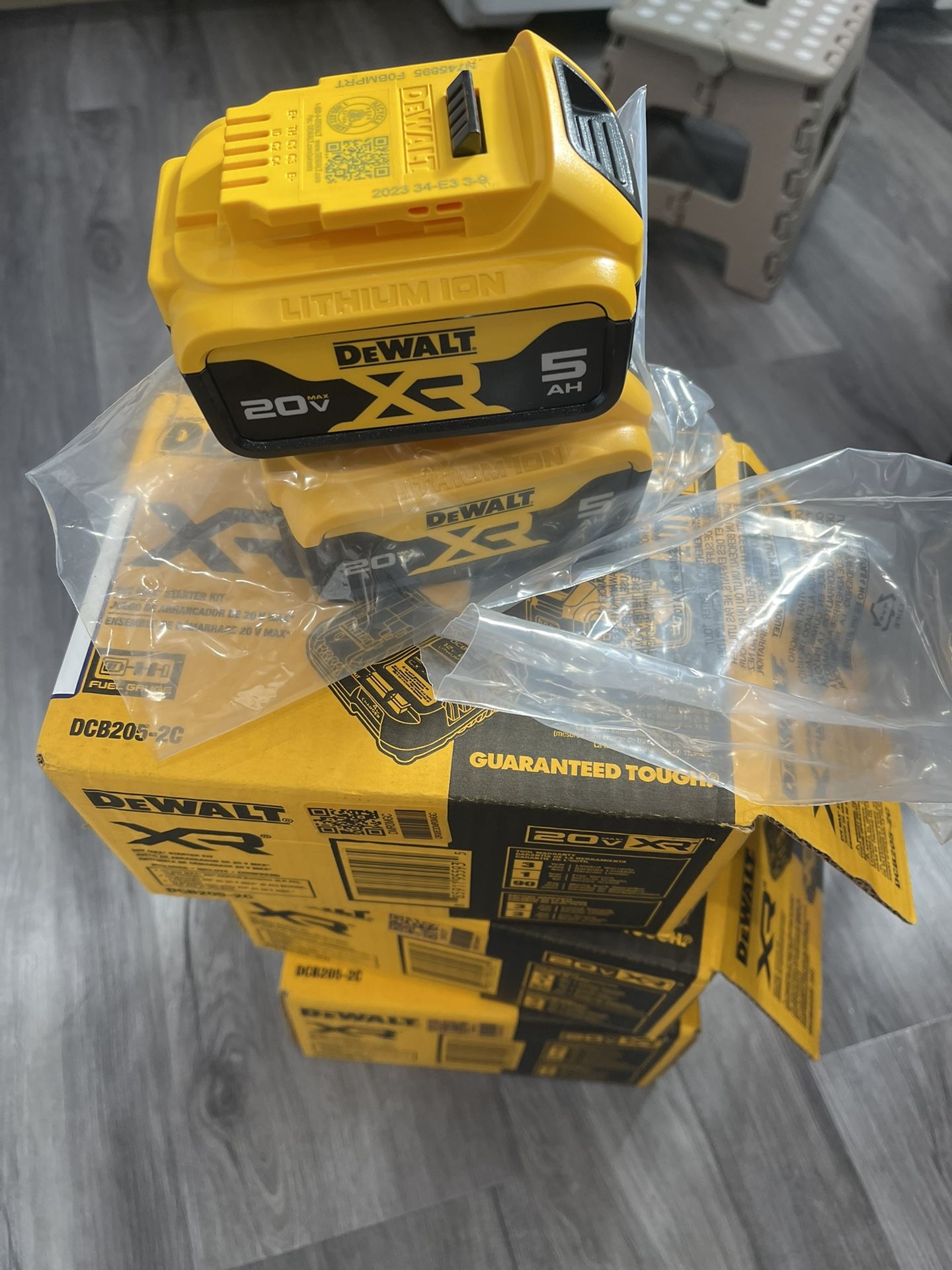 DEWALT 20V MAX XR Battery, Lithium Ion, Ah Battery, Charger