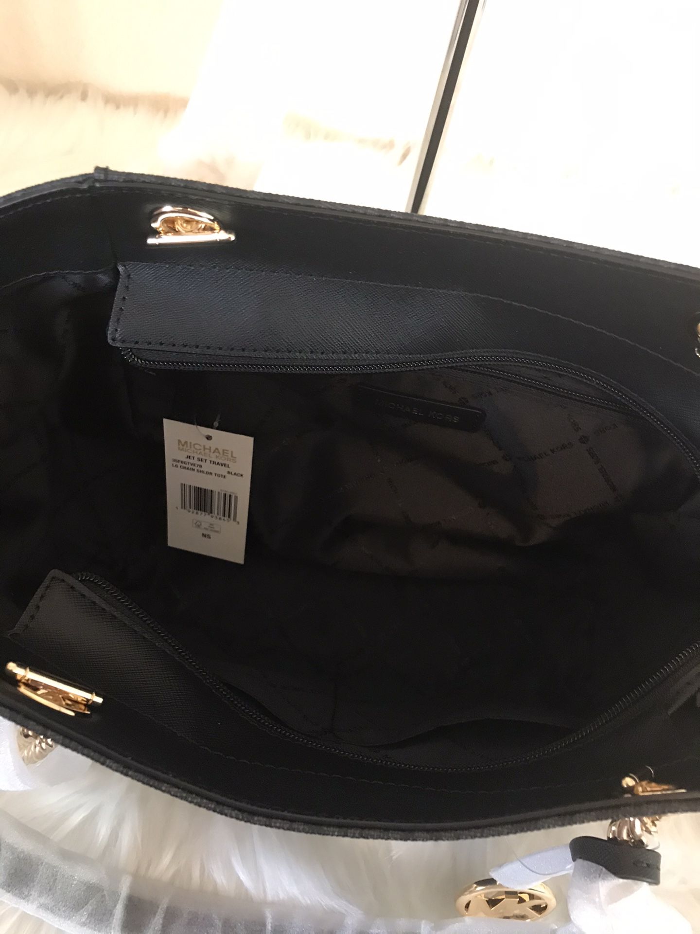 MICHAEL KORS Jet Set Medium Saffiano Leather Top-Zip Tote Bag for Sale in  Honolulu, HI - OfferUp