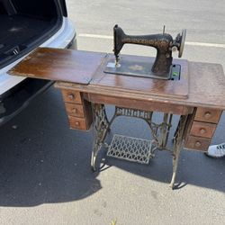 Singer Sowing Machine 1913