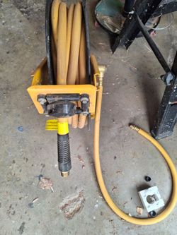 Dealt retractable air hose
