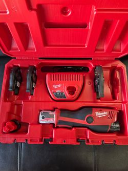 Milwaukee M12 Force Logic Cordless Press Tool Kit (3 Jaws Included) with Two 1.5 Ah Battery and Hard Case
