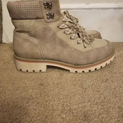Women's Boots Size 8