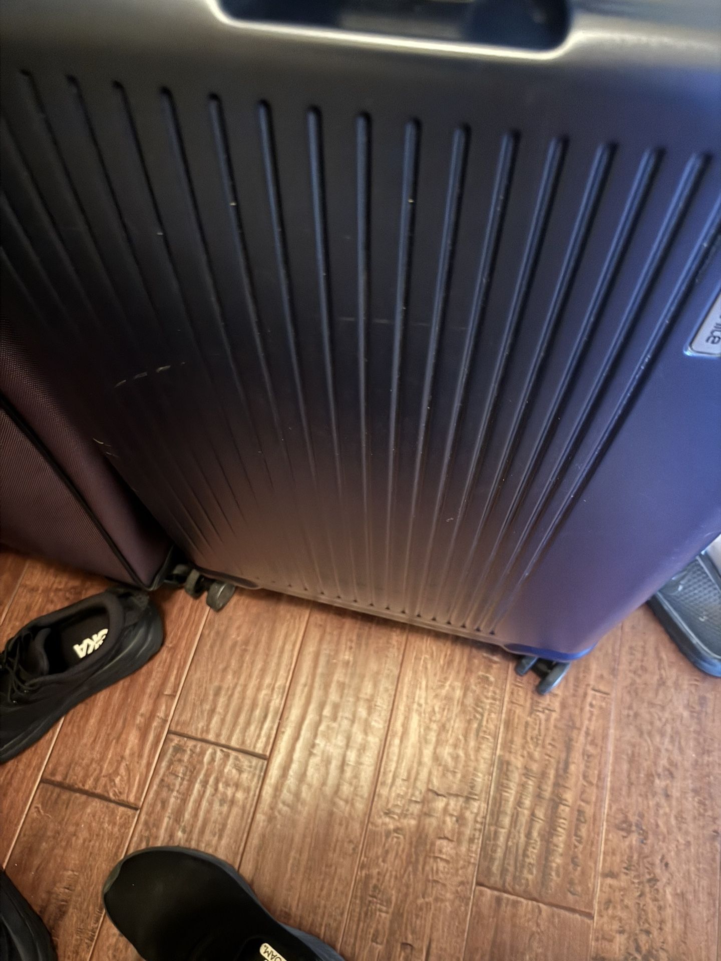 Big Samsonite Came In Pallets Hard Shell , Life Time Guarantee