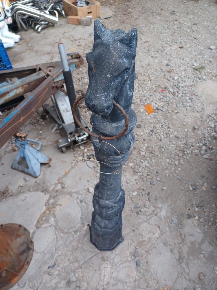 VINTAGE VICTORIAN STYLE HORSE HEAD HITCHING POST!! CAST IN ALUMINUM