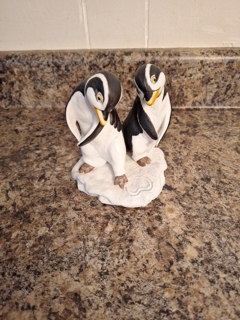 Franklin Mint porcelain figurine, titled "Wuv" or "Playful Penguins".