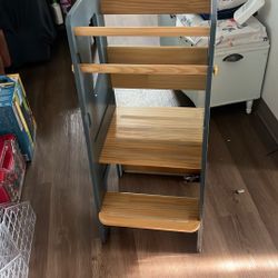 ocodile toddler standing tower