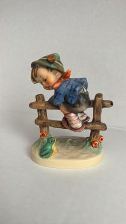 Hummel Goebel "Retreat to Safety" figurine