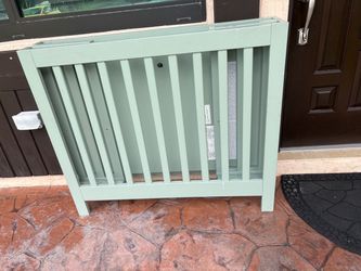 Free folding crib