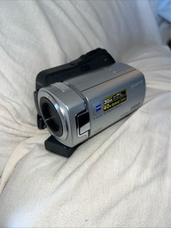 Sony Handycam DCR-SR45 Handheld 30GB HDD Camcorder For Parts! Screen does not work charger not included !