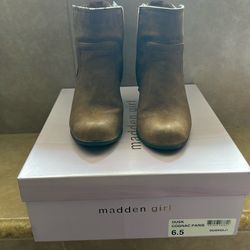 Women’s boots size 6.5