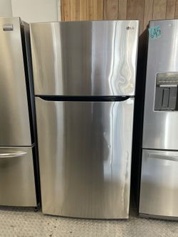 LG 33” Stainless Steel Top Freezer/Bottom Refrigerator 