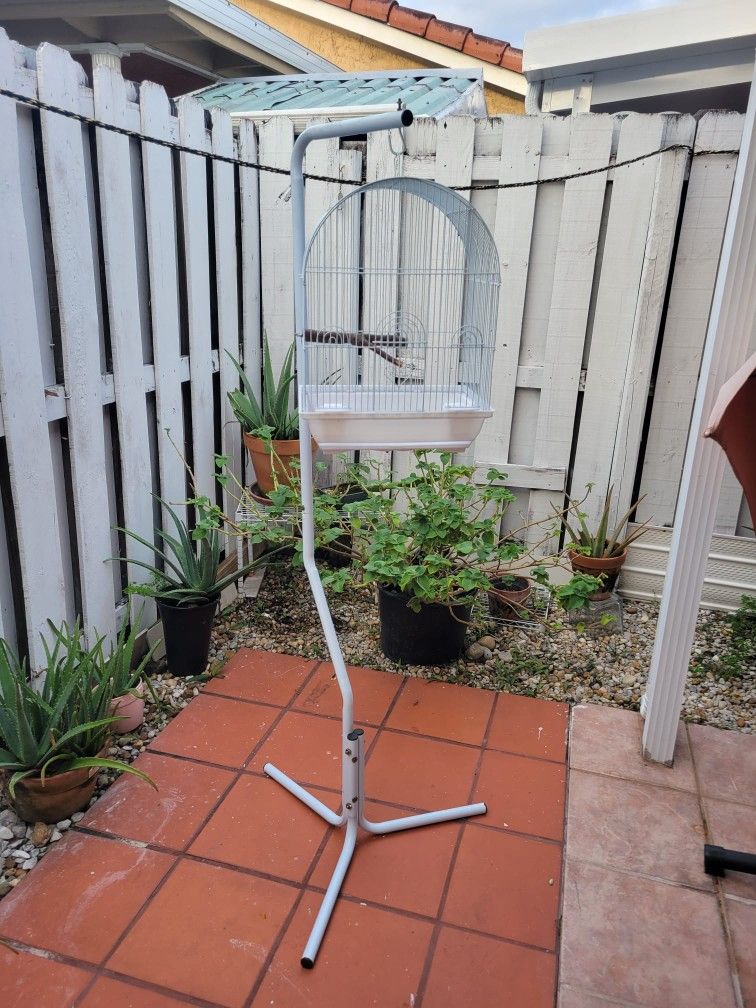Small Bird Cage With Stand........jaula con base