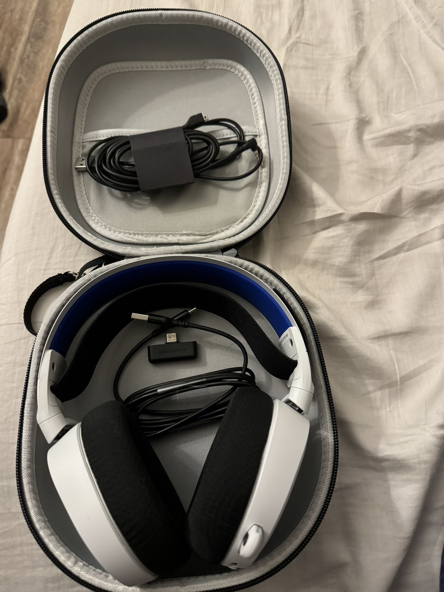 Steelseries 7p+ Headset With Case Usb C Like New  PlayStation 5 And Others Gaming Headphones with Mic