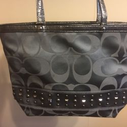 COACH purse. Never used PRICE NEGOTIABLE