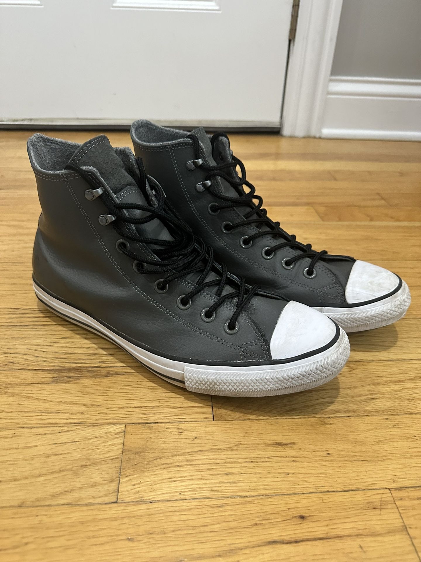 Converse Chuck Taylor All-Star Leather Waterproof Size 10
