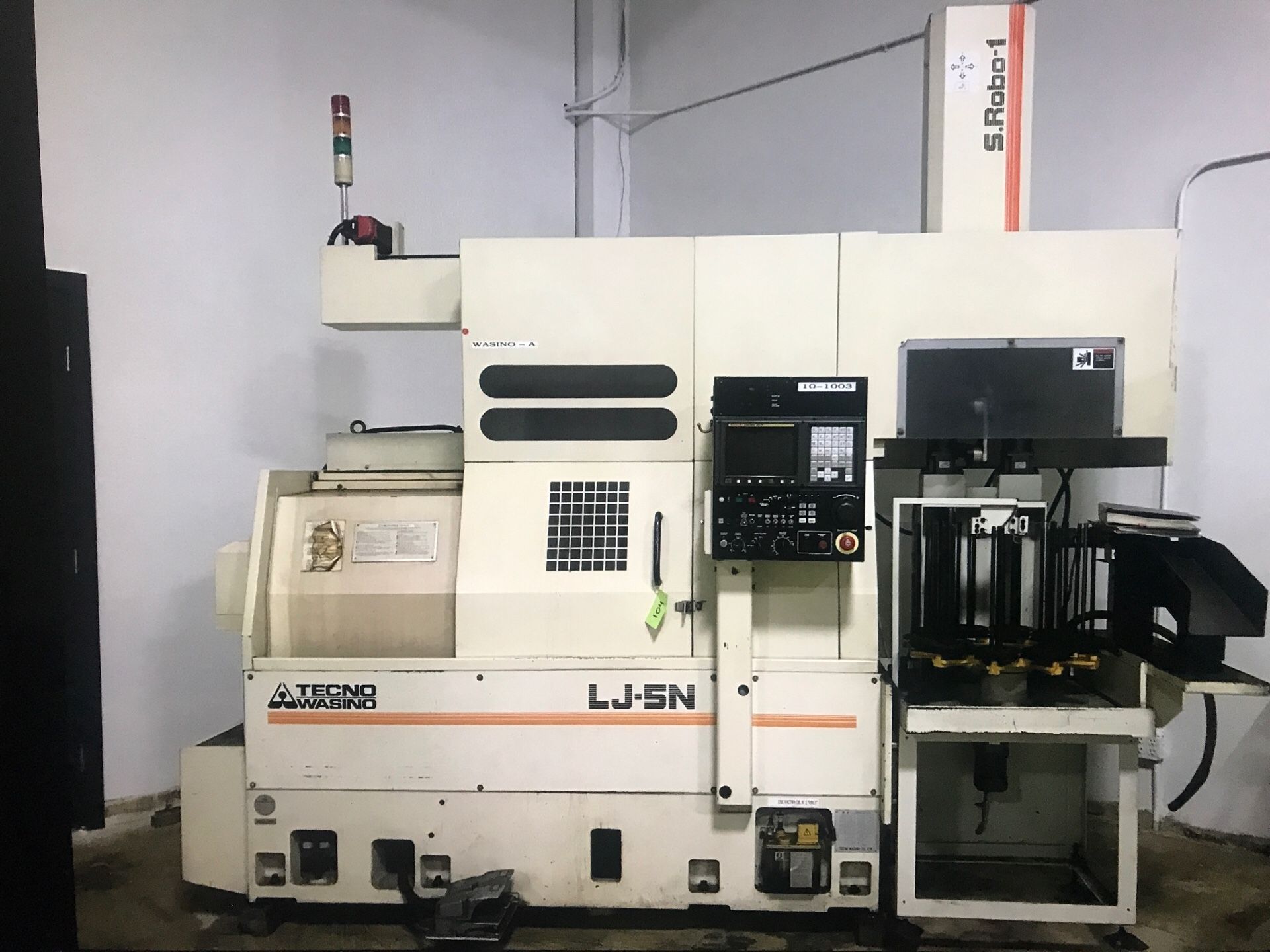 Tengo wasino LJ-5N with robot 1 , loader Fanuc 21 TB CNC Lathe