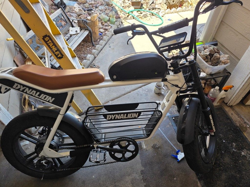 Electric Bike- Dynalion -Like New Tires!