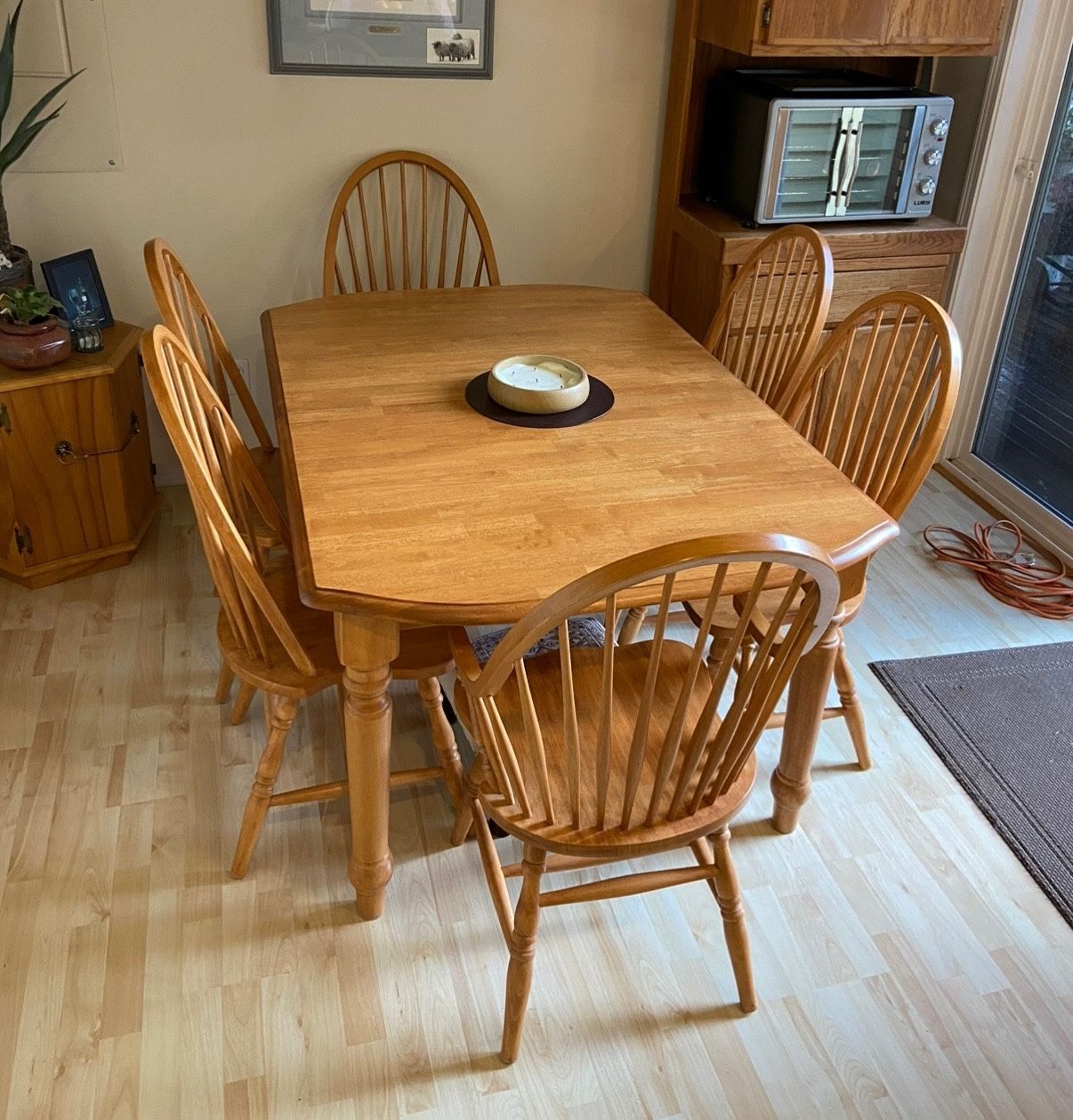 Kitchen Table w/6 Chairs 