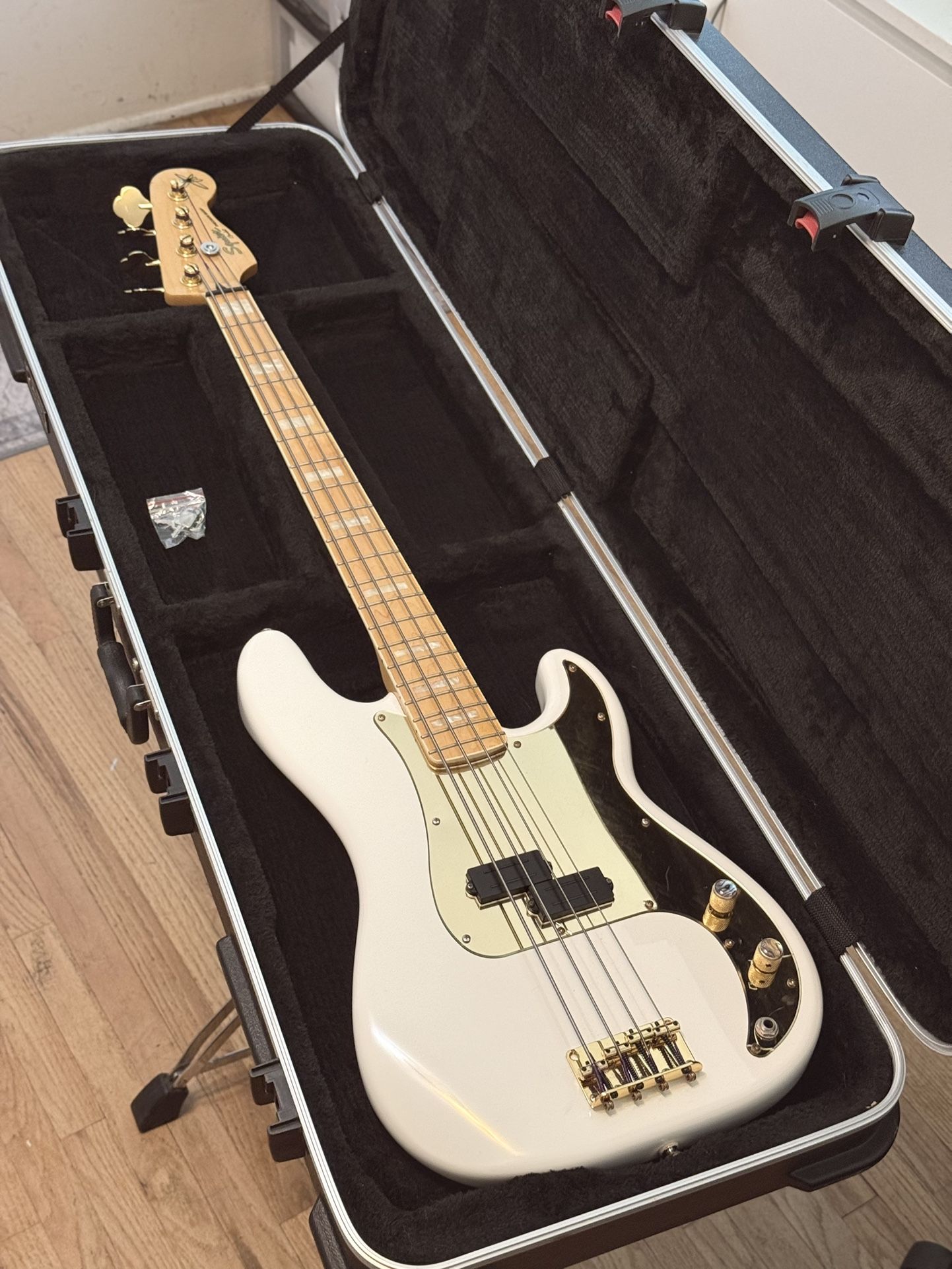 Squire P Bass W Case