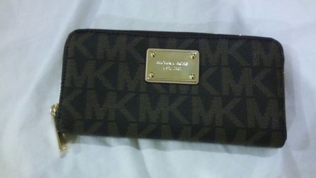 Michael Kors Signature wallet