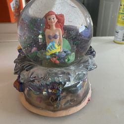 Little mermaid Disney Snow Globe