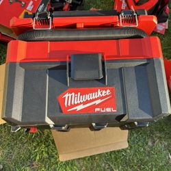 Milwaukee 2.5 Gallon Wet/Dry Vacuum M18 Fuel 