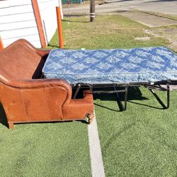 Extra white sofa chair with pullout mattress