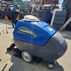 Windsor Commodore 20 Walk Behind Carpet Extractor 120v