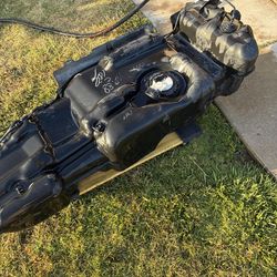 2000-2006 Chevy GMC gas tank and fuel pump