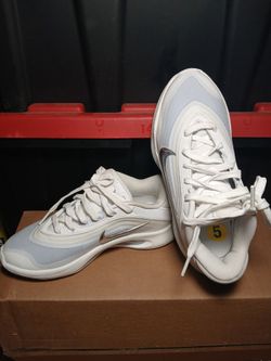 Nike aja woman size 5