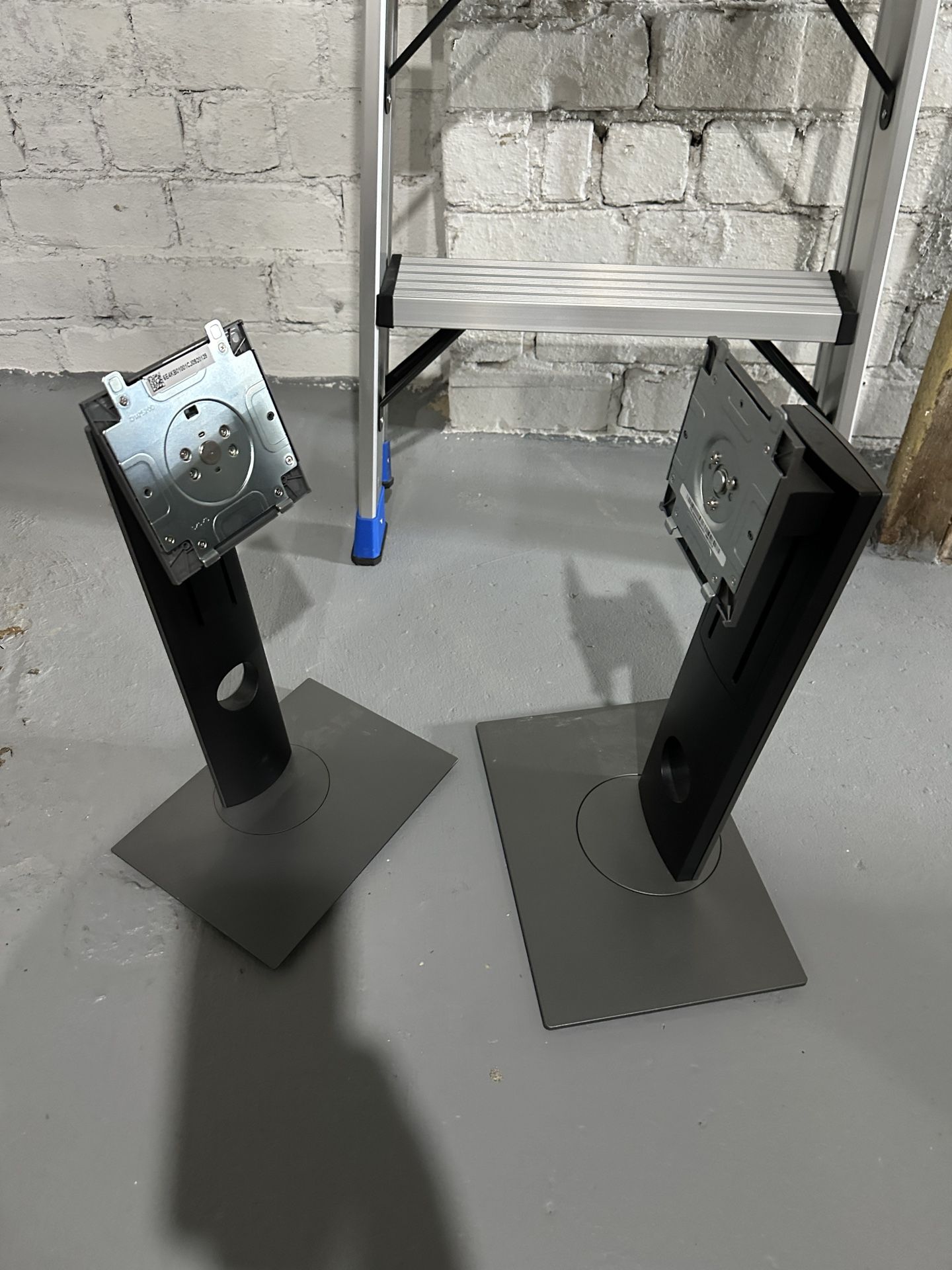 Dell Adjustable Tilting Monitor Stand