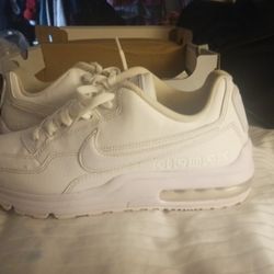BRAND NEW AIRMAX