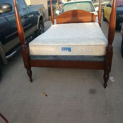 Old Country Full Size Bed Complete.