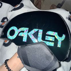 BRAND  NEW !! OAKLEY HELMET (Never Used)