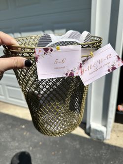 Flip Flops W/ Baskets & Sign