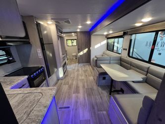 2025 ZINGER CROSSROAR 28FT