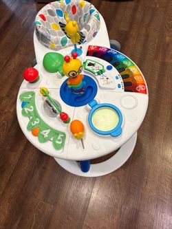 Andador con entretenimiento para bebés