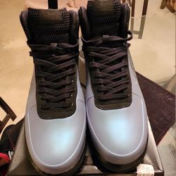 Air Force 1’s Foamposite Light Carbon