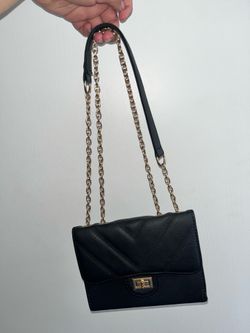 black crossbody purse