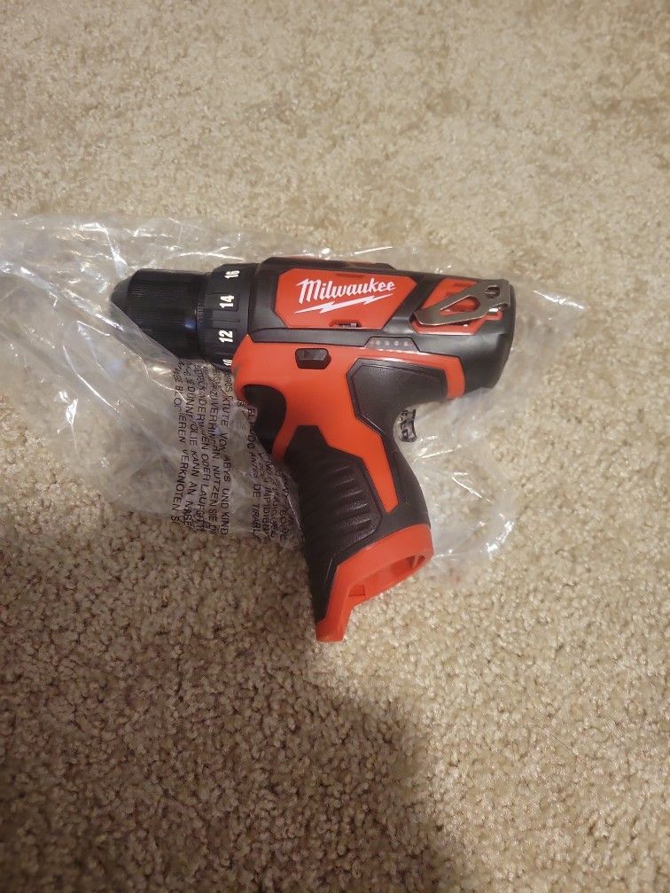 M12 Milwaukee DRILL COMBO News